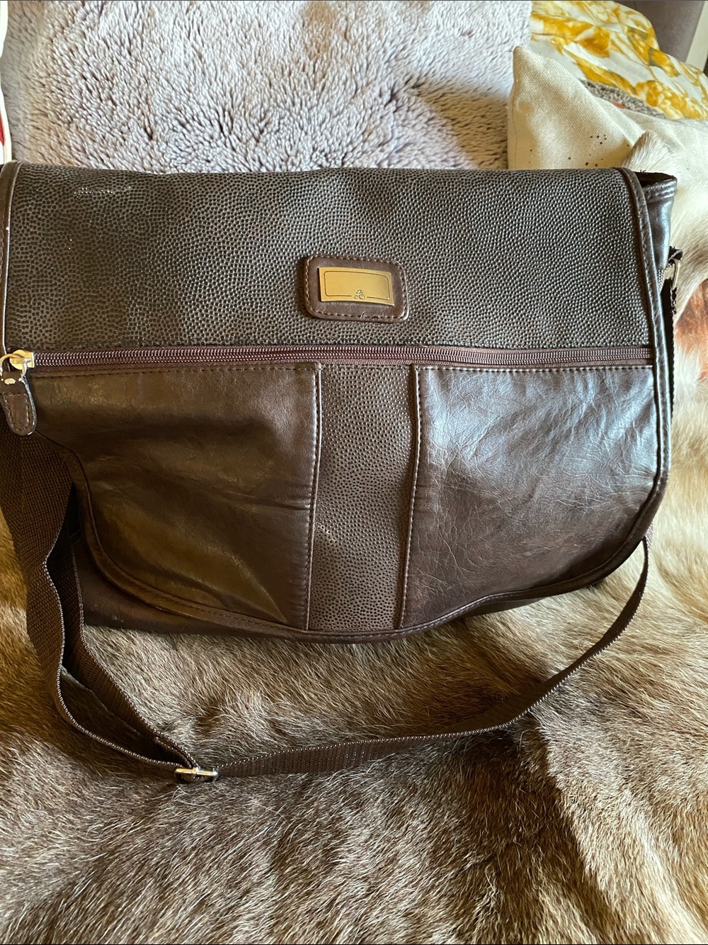 Jaclyn Smith  Brown Leather Messenger Bag